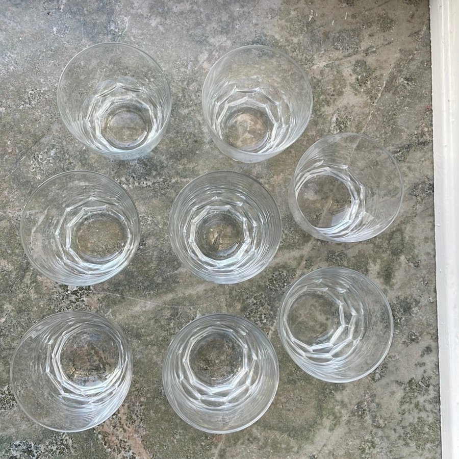 Åtta fantastiskt eleganta raffinerade selters eller whisky glas