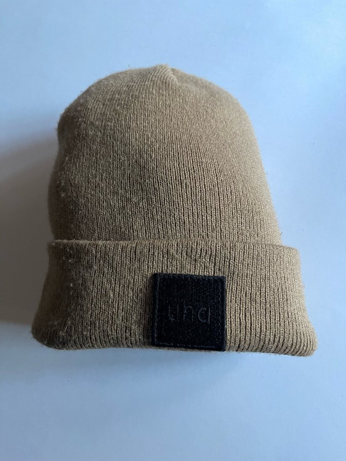 UHA silk lined beanie beige mössa