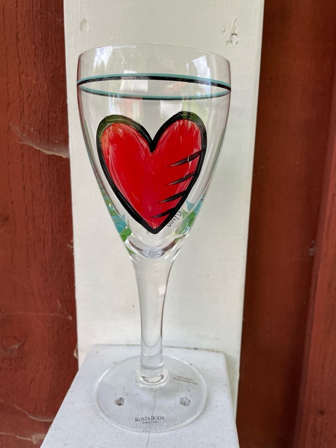 1st Vinglas glas 22cm hög 85cm dia Kosta Boda @ Hearts @ Ulrica Hydman Vallien