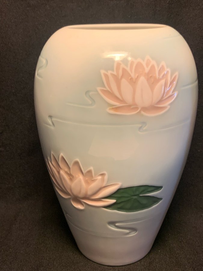 Bing  Gröndal art Nouveau vase dekorerad med åkande No 6436 höjd 23 cm