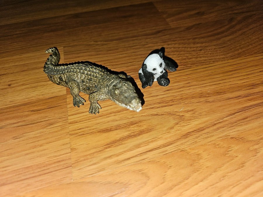 Krokodil och Panda Figur från schleich