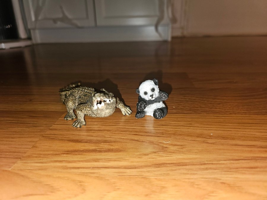 Krokodil och Panda Figur från schleich