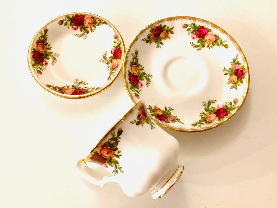 Liten kopp och 2 tallrikar Royal Albert old country Roses