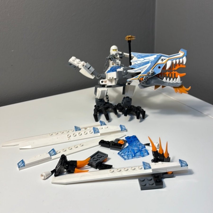 Lego set ninjago vit drake ej komplett!