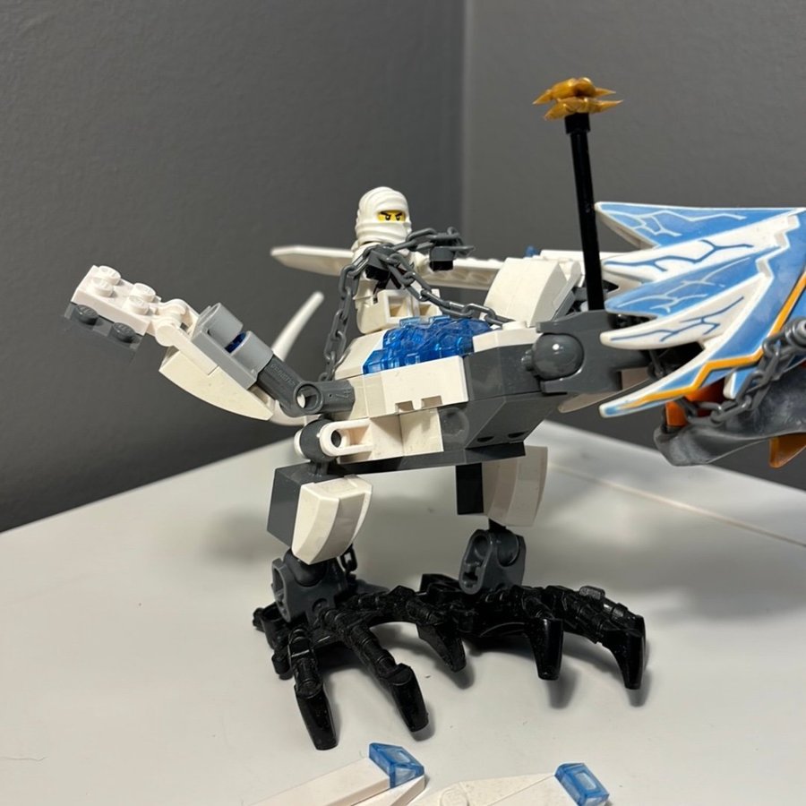 Lego set ninjago vit drake ej komplett!