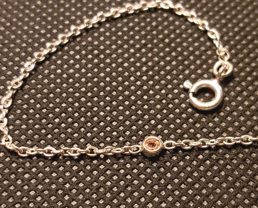 Tunnt armband, silver och rosa kristall