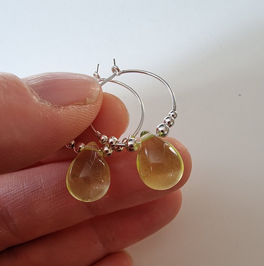 Kreoler i sterlingsilver m en stor droppe i URANGLAS gul URANIUM earrings