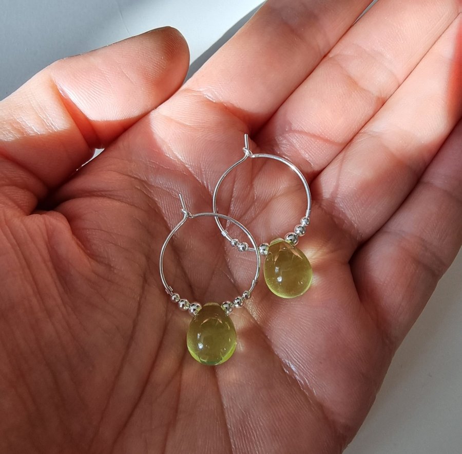 Kreoler i sterlingsilver m en stor droppe i URANGLAS gul URANIUM earrings