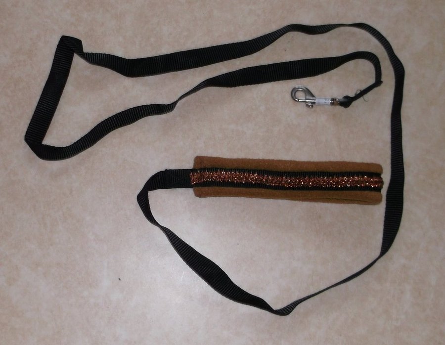 Hundkoppel brun med kopparfärgade slingor och svart band 174 cm och 41 cm Ny