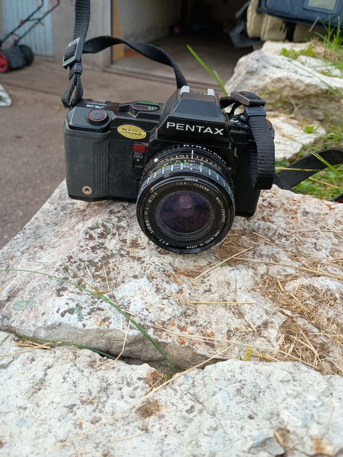 Pentax kamera med blixt