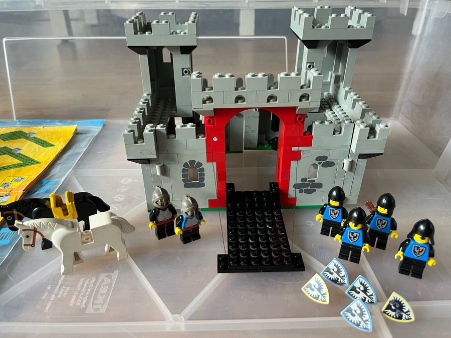 80-tals Lego inkl Knight’s Castle 6073 och 6 till