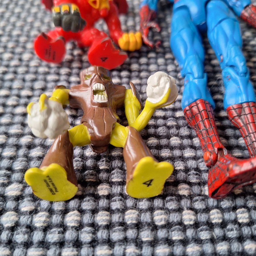 6 figurer - Spiderman, Ben 10 mm