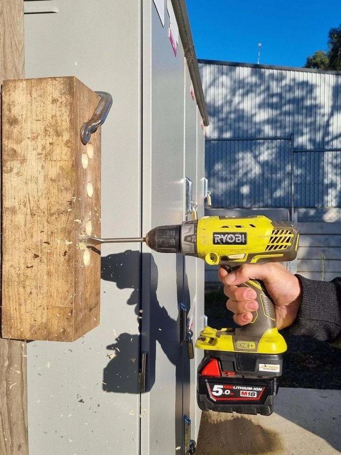 Batteriadapter. Använd Milwaukee och Dewalt batteri till Ryobi.