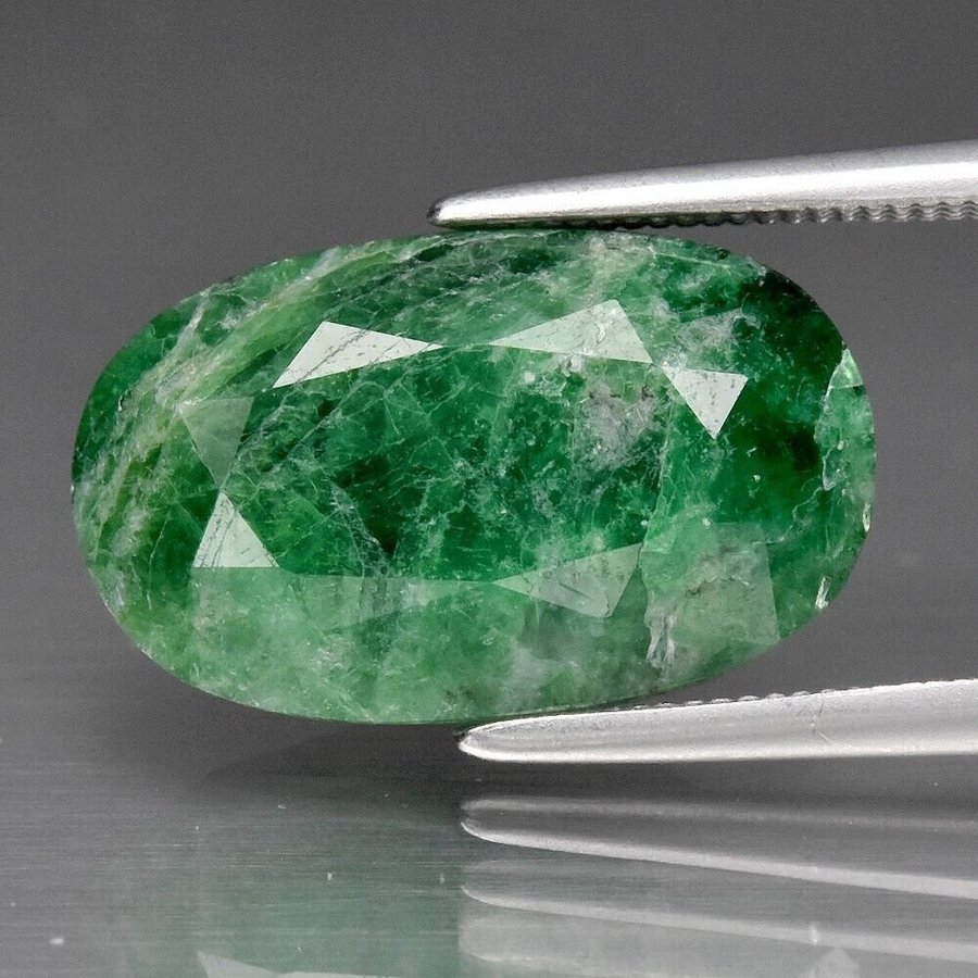 Tsavorite-Granate