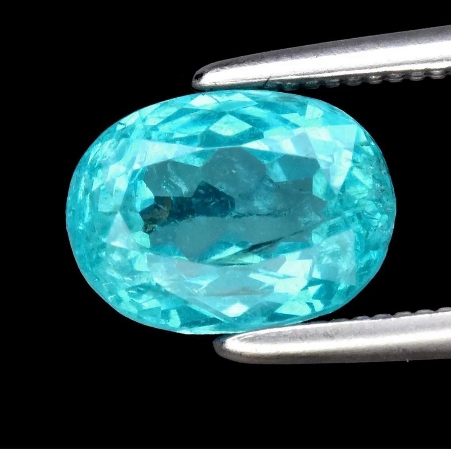 Vacker Oval Sky Blue Apatit 149 Carat