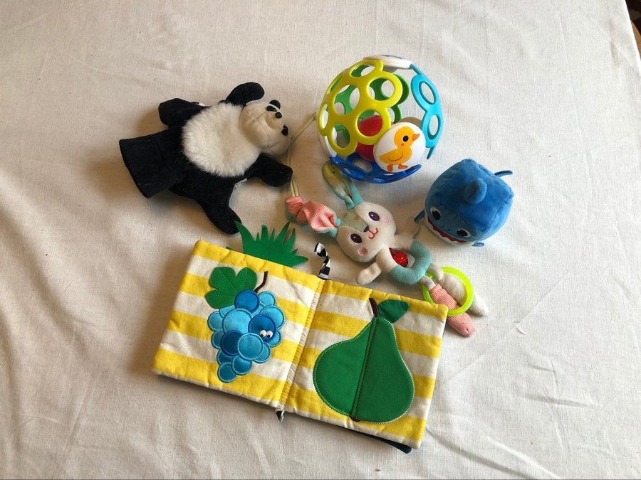 Babyleksaker skallra lilliputiens mjuk bok baby shark handdocka panda boll