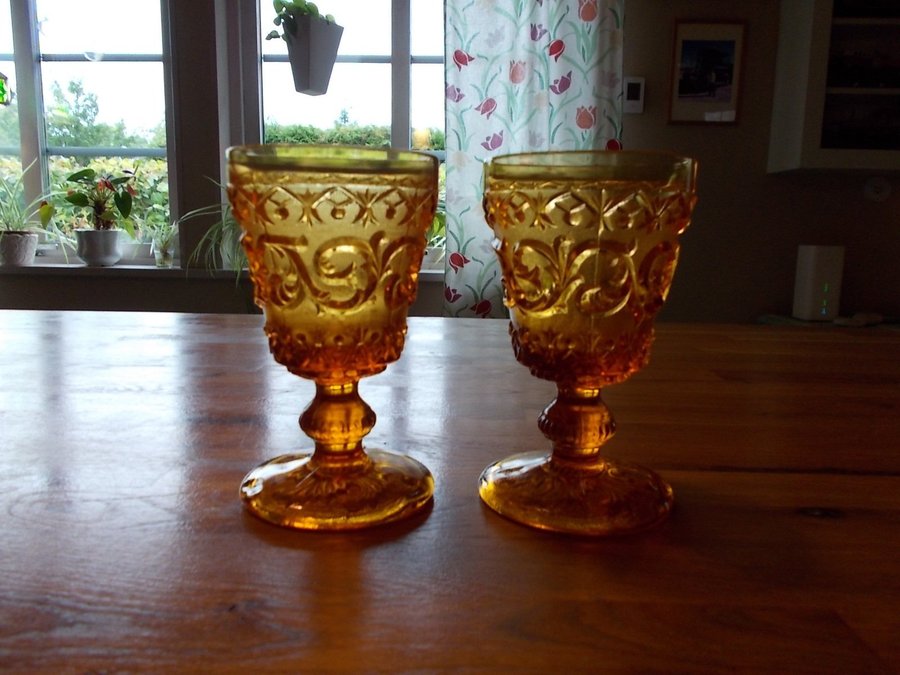 Äldre 4 st Cristallin Italien Vin glas Bärnstensfärgade Relief Pressglas Retro