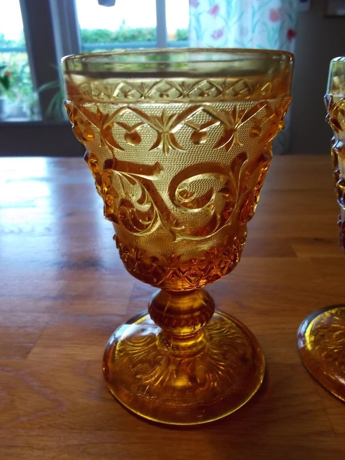 Äldre 4 st Cristallin Italien Vin glas Bärnstensfärgade Relief Pressglas Retro