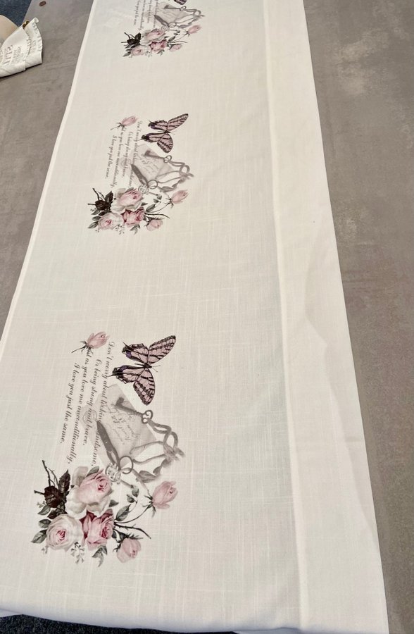 Gardinkappa 200x45cm Shabby Chic Fransk Lantstil Rosor Romanrisk Fjäril Text