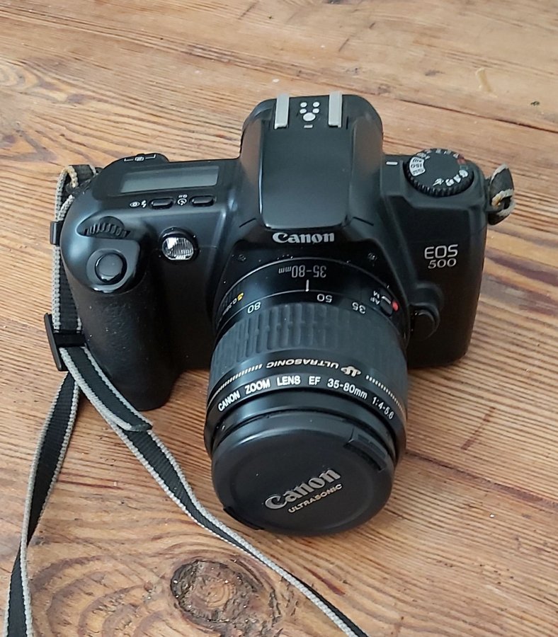 Canon EOS 500 kamera med objektiv