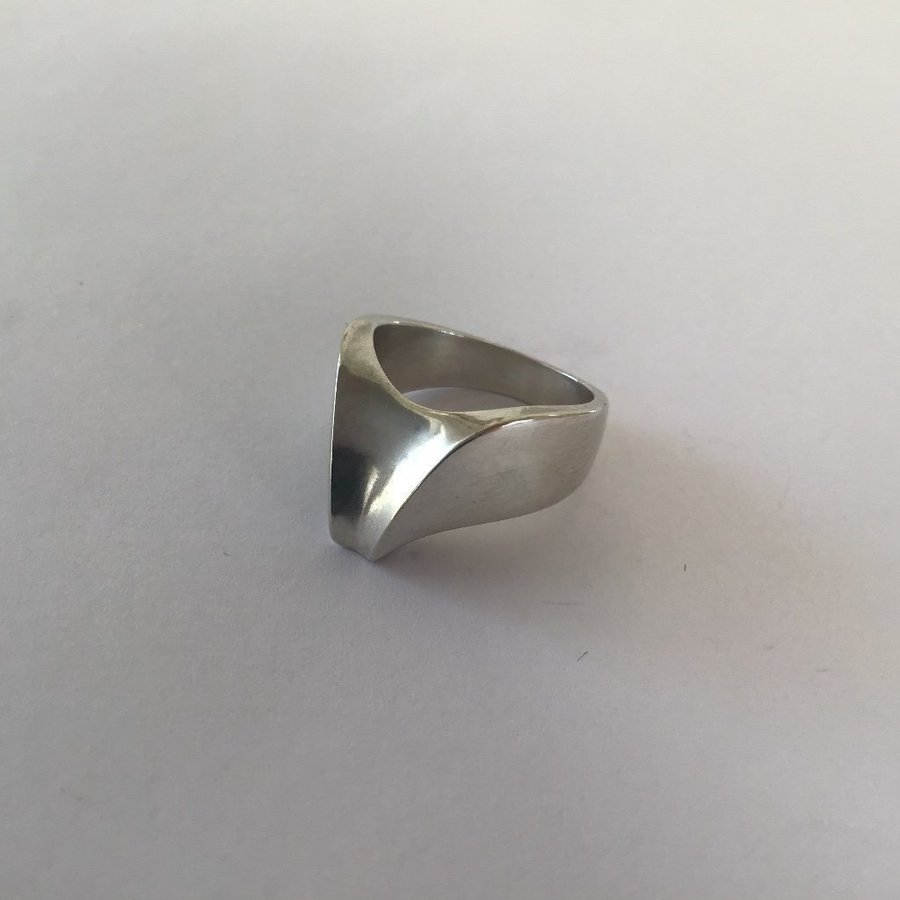 Str 50 Minimalistisk nordisk design ring vintage fra 1955-65 Massivt sølv