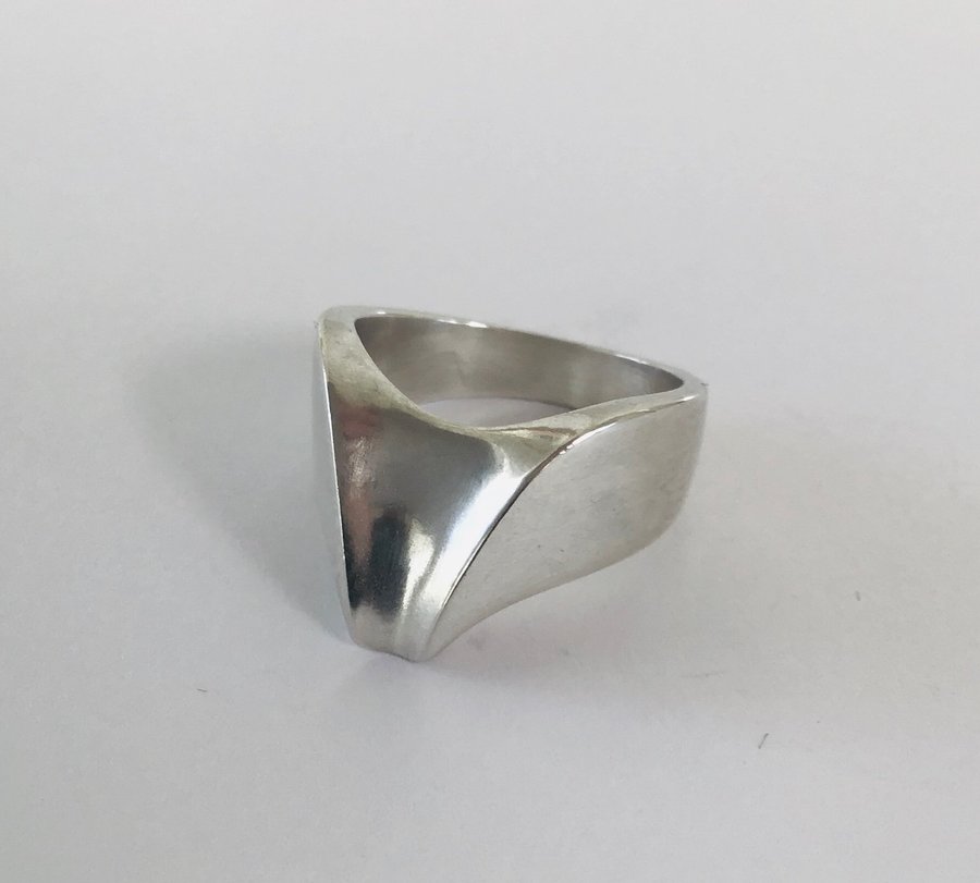 Str 50 Minimalistisk nordisk design ring vintage fra 1955-65 Massivt sølv