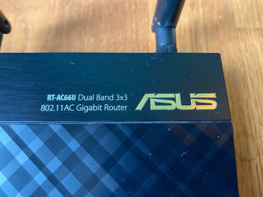 ASUS RT-AC66U router