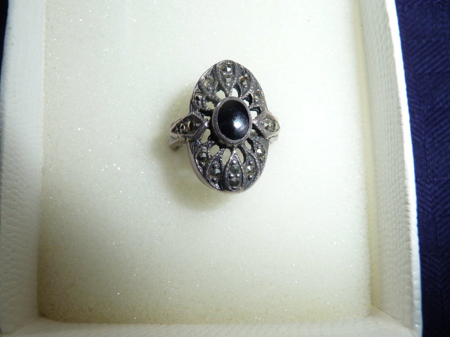 Gammal ring med en svart sten och markasiter Sterling silver 925 Storlek 16