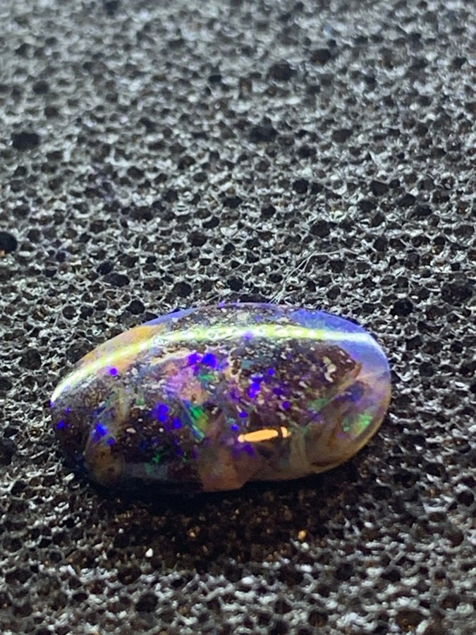 OPAL / 125ct cab