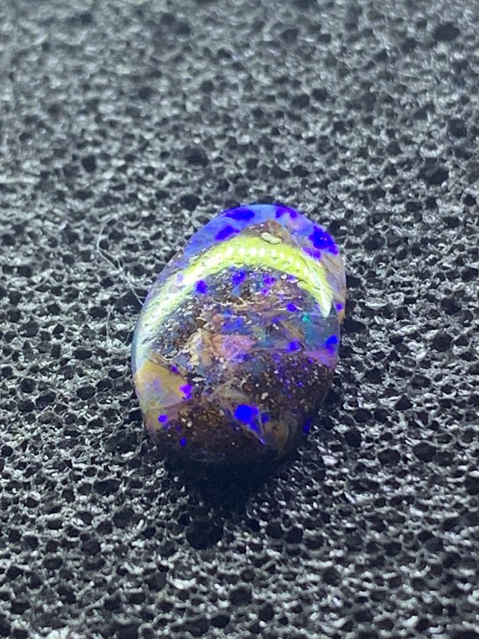 OPAL / 125ct cab