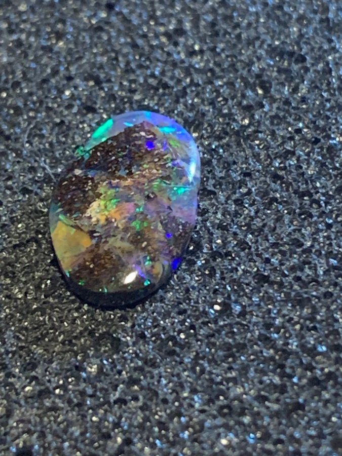 OPAL / 125ct cab