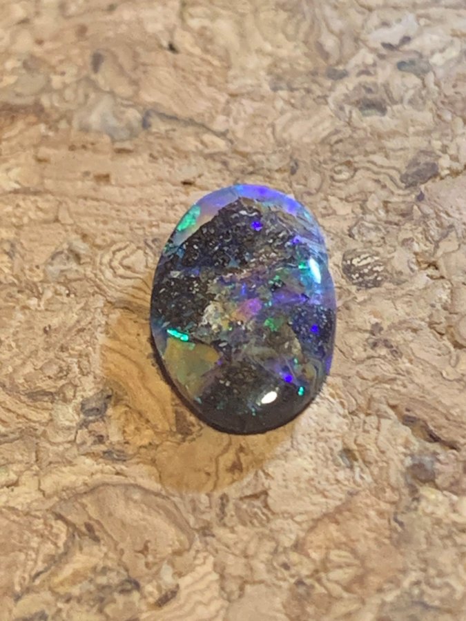 OPAL / 125ct cab