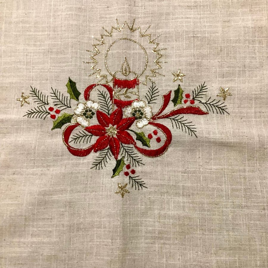 Julgardiner 2st längder 97x166 cm i linne med broderi i rött vitt grönt och guld