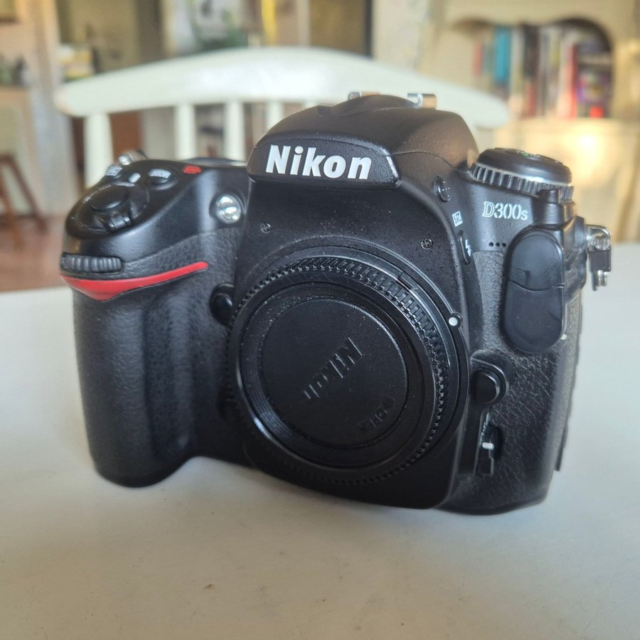 Nikon D300s med batterigrepp MB-D10