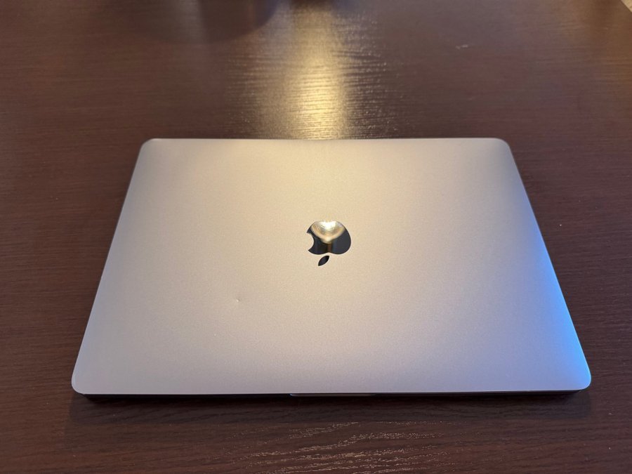 MacBook Pro 13 tum, M1, 16gb ram, 256 ssd