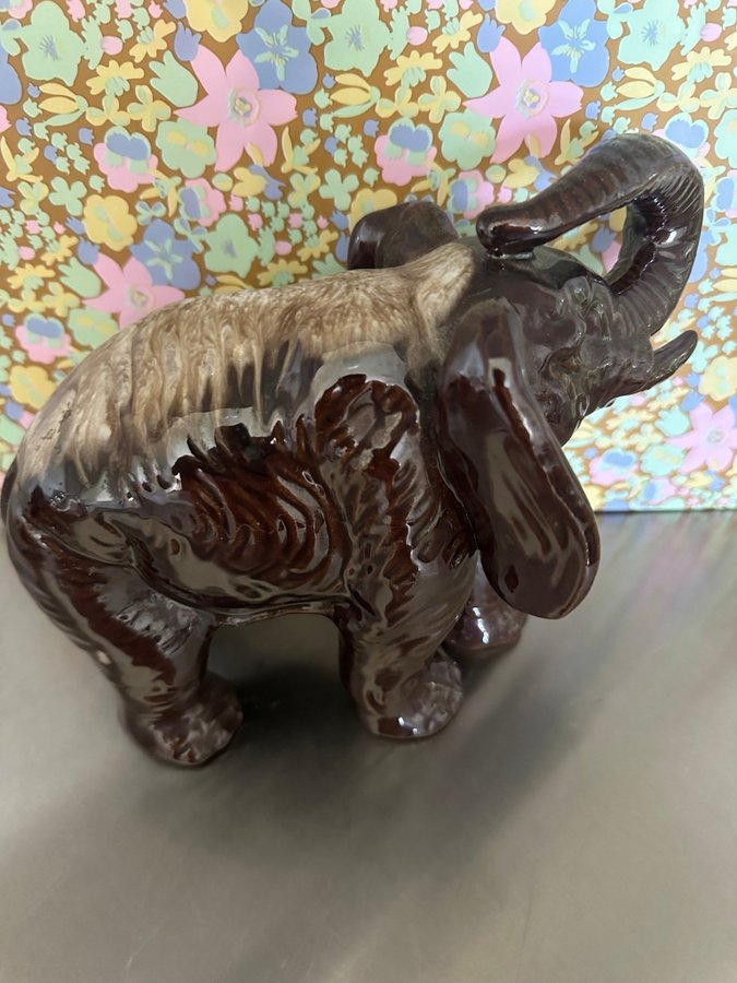 Elefant Figurin Keramik. Terrakotta? Nyskick, höjd 16cm, längd 21cm