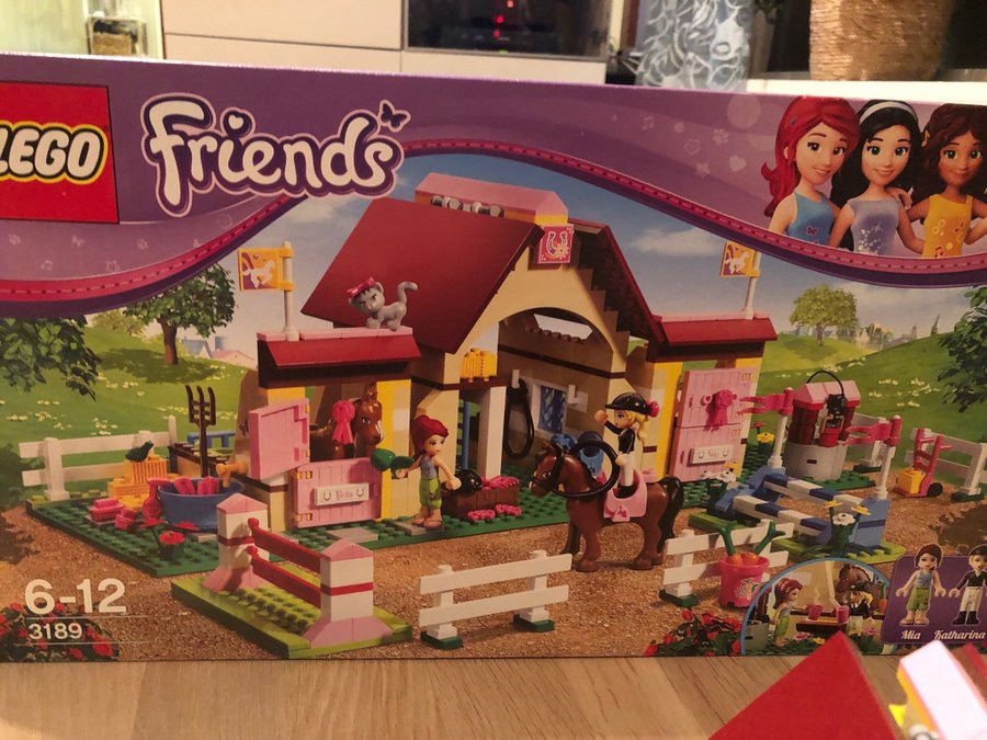 LEGO Friends Heartlake Stables 3189 häststall