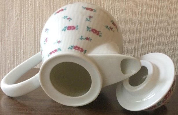 Mycket Söt Liten Kaffekanna Rosor  Kahla GDR - Romantisk Shabby chic