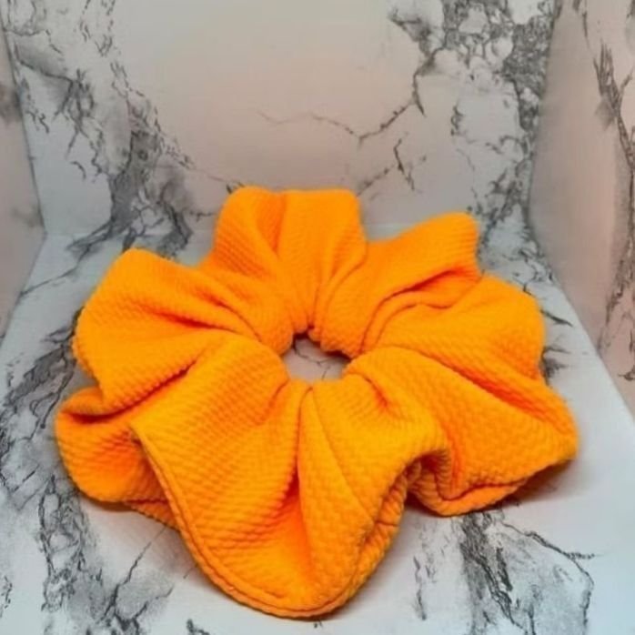 Neon orange texturerad överdimensionerad / XXL Scrunchie Enchanted Scrunch NY