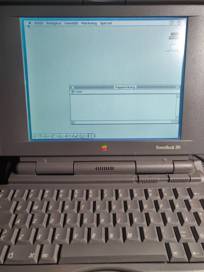 Powerbook 150 laptop rerto Apple