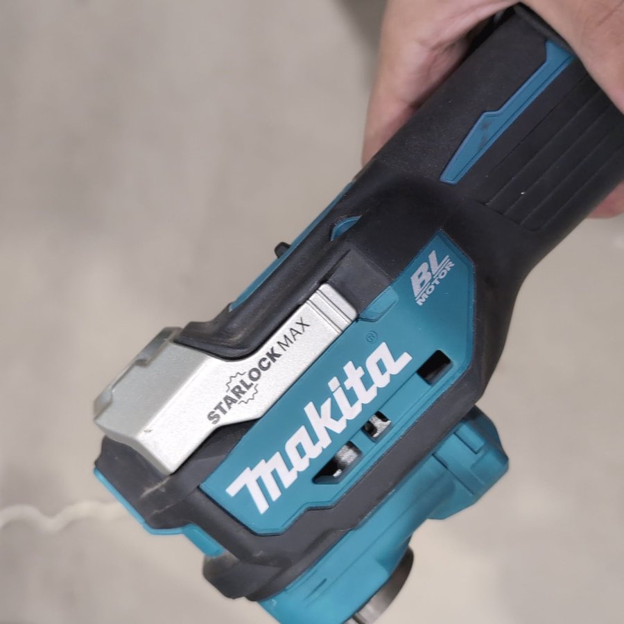 Makita DML802 Oscillerande Multiverktyg