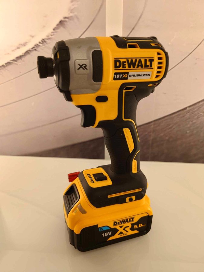 DEWALT XR 18V Slagskruvdragare inkl 18V 50AH (bluetooth)