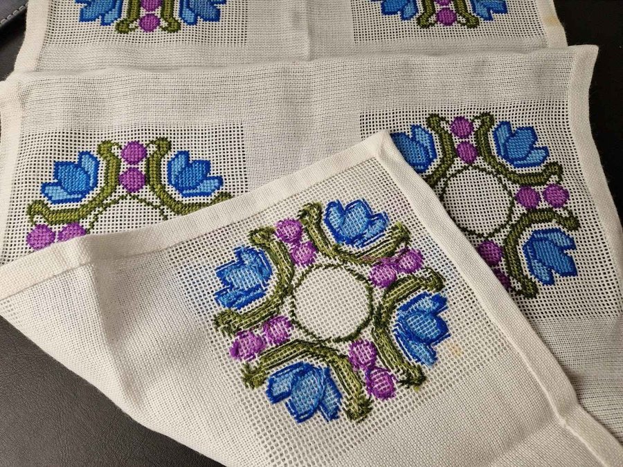 Otroligt vacker handbroderad löpare blommor hantverk RETRO VINTAGE