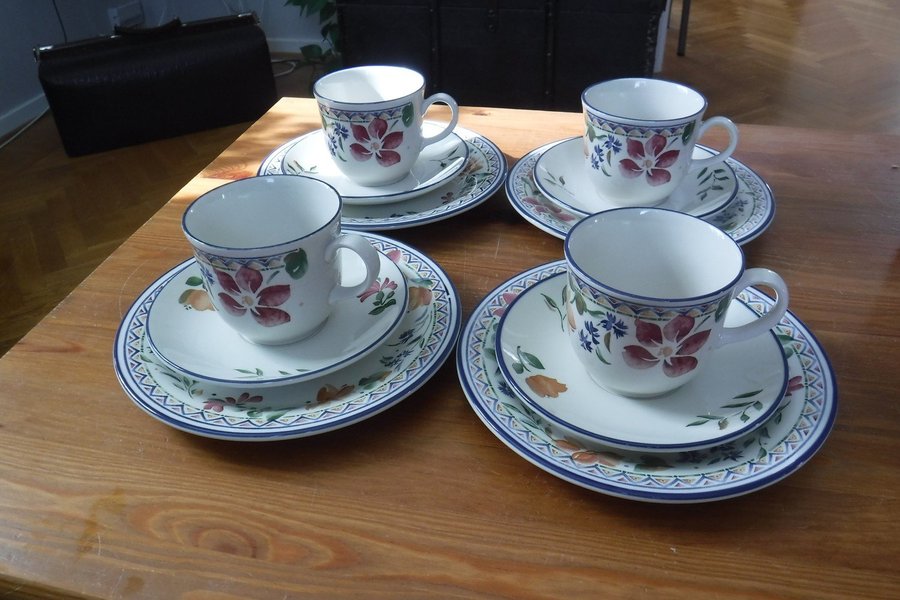 4 tekoppar med fat samt 4 assietter staffordshire tableware