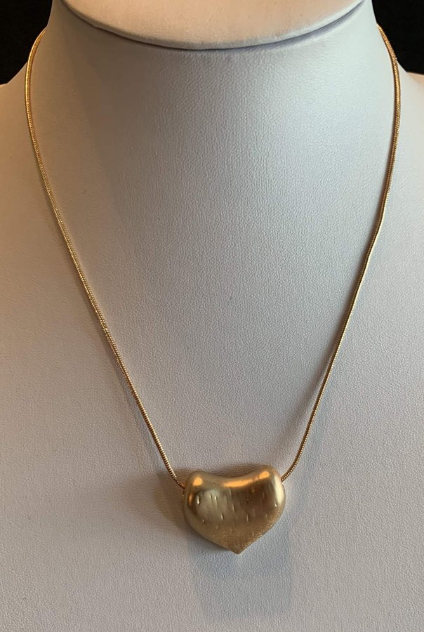 SUPERREA 50 % Lotta Design Of Sweden Halsband med Guldfärgat hjärta VN28A