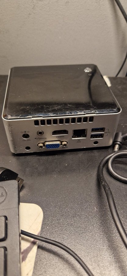 Intel NUC Celeron N3050/4gb ram(256GB ),intel HD,Windows 10Pro,NR9