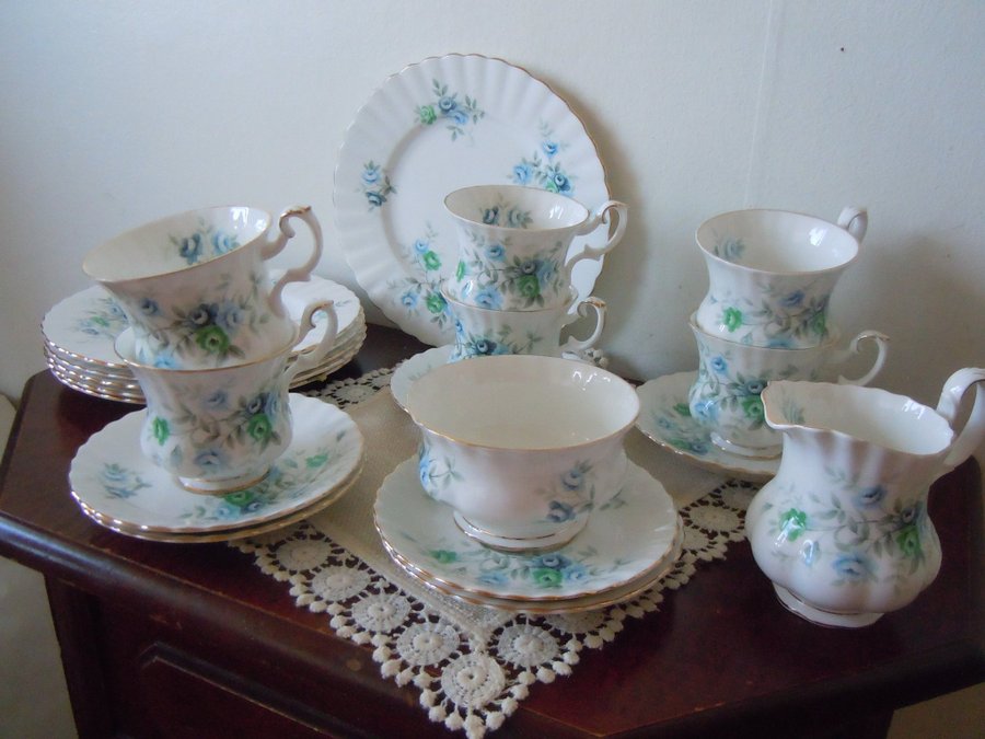 KAFE-SERVIS ROYAL-ALBERT BONE CHINA ENGLAND MODEL INSPIRATION 20 DELAR