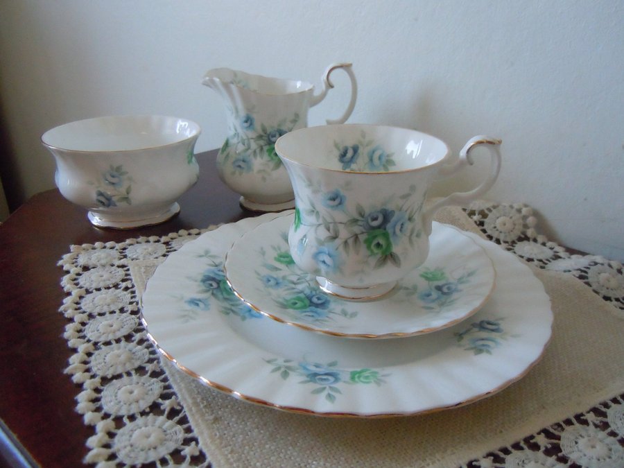 KAFE-SERVIS ROYAL-ALBERT BONE CHINA ENGLAND MODEL INSPIRATION 20 DELAR