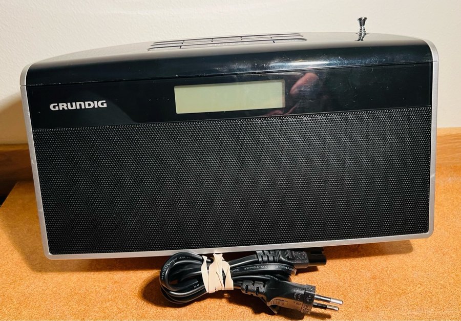 Grundig Music 81 Radio