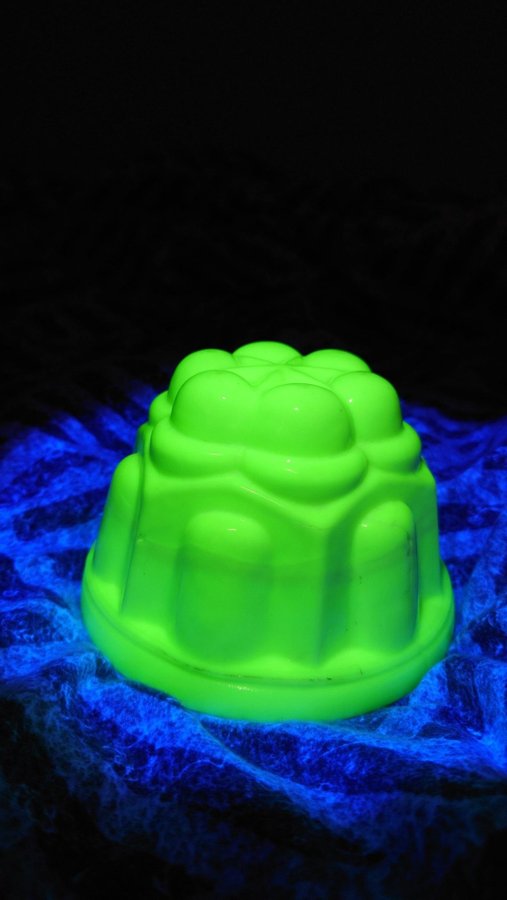 Uranium Glass Pudding mold copier Leerdam